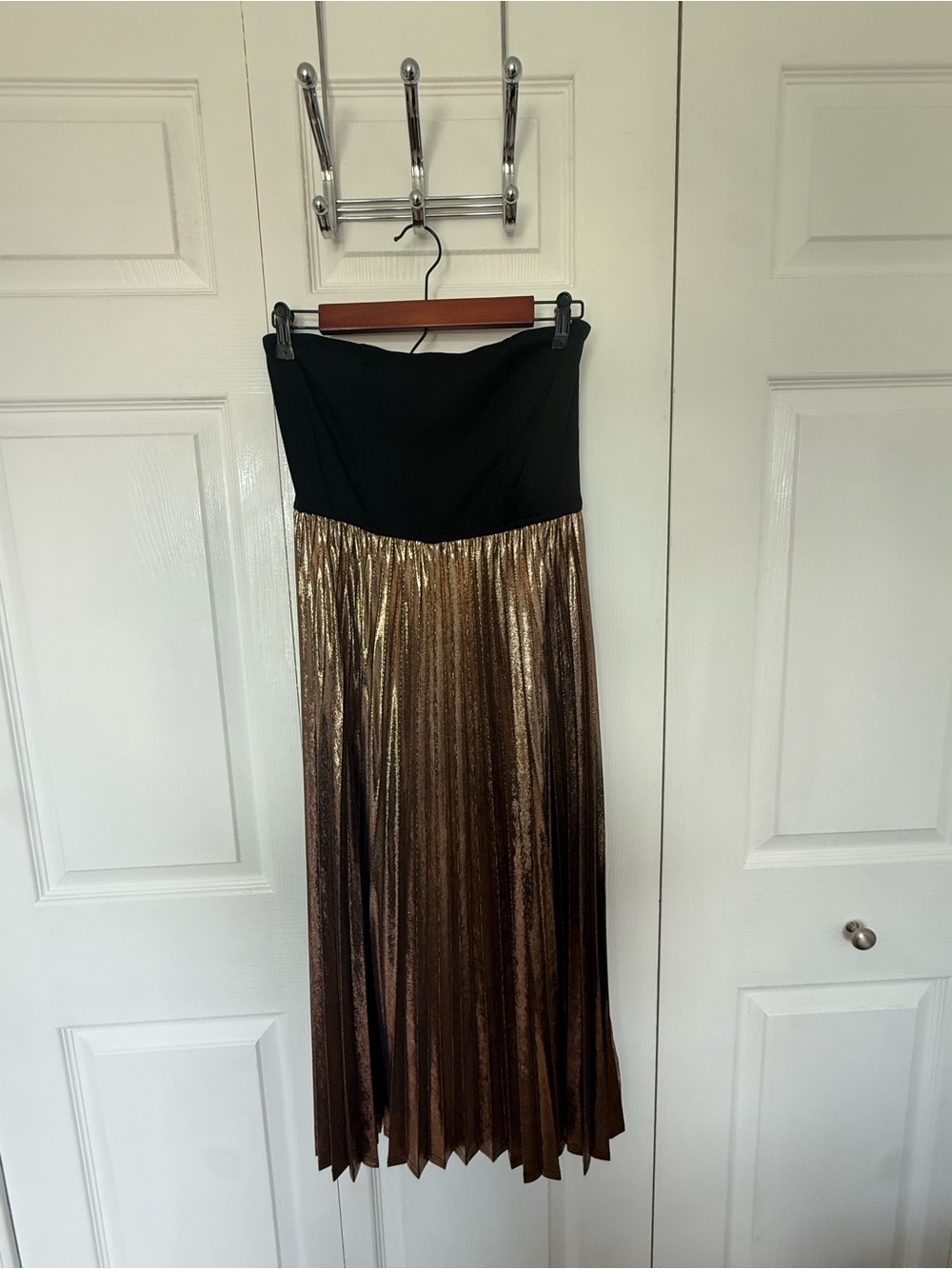 Cupshe Black and Metallic Gold Strapless Pleated Midi Dress